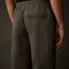 Pantalones cortos de chándal tipo cargo de felpa elástica de la Metropolis Series