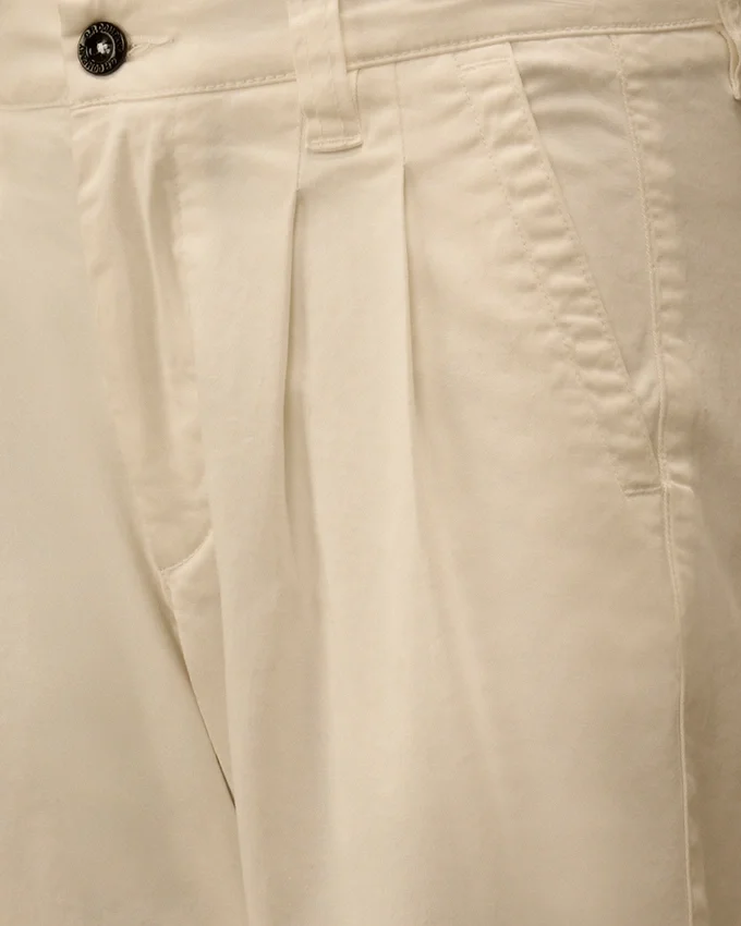 Pantalones cortos de gabardina elástica U16