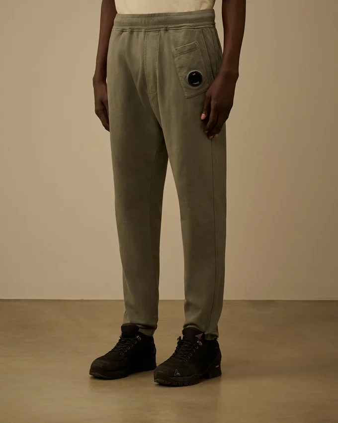 Pantalones de chándal de forro polar ligero con detalle de lente