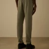 Pantalones de chándal de forro polar ligero con detalle de lente