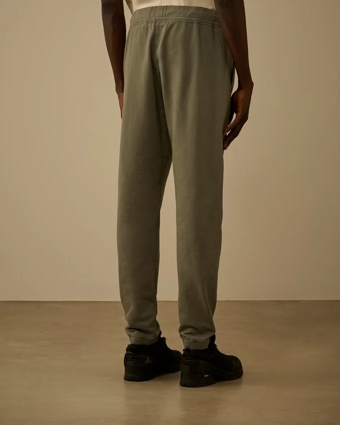 Pantalones de chándal de forro polar ligero con detalle de lente