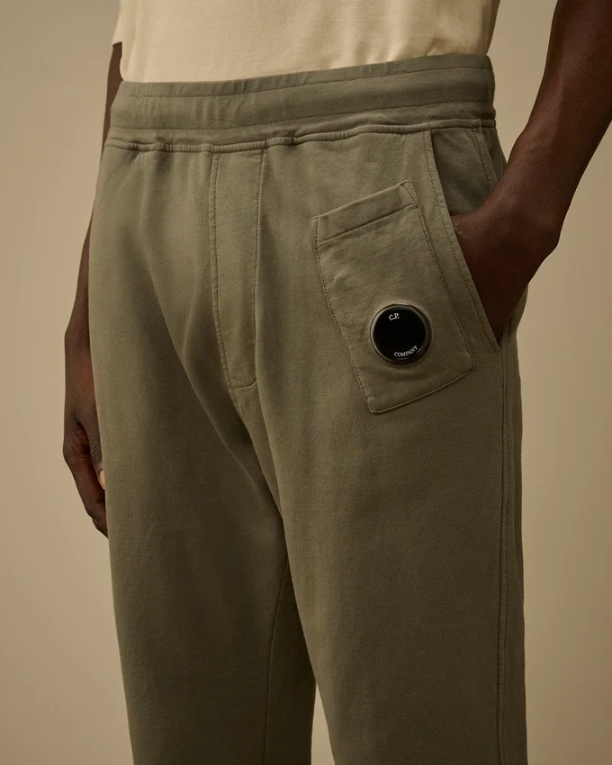 Pantalones de chándal de forro polar ligero con detalle de lente