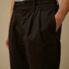 Pantalones holgados con pinzas de gabardina de algodón