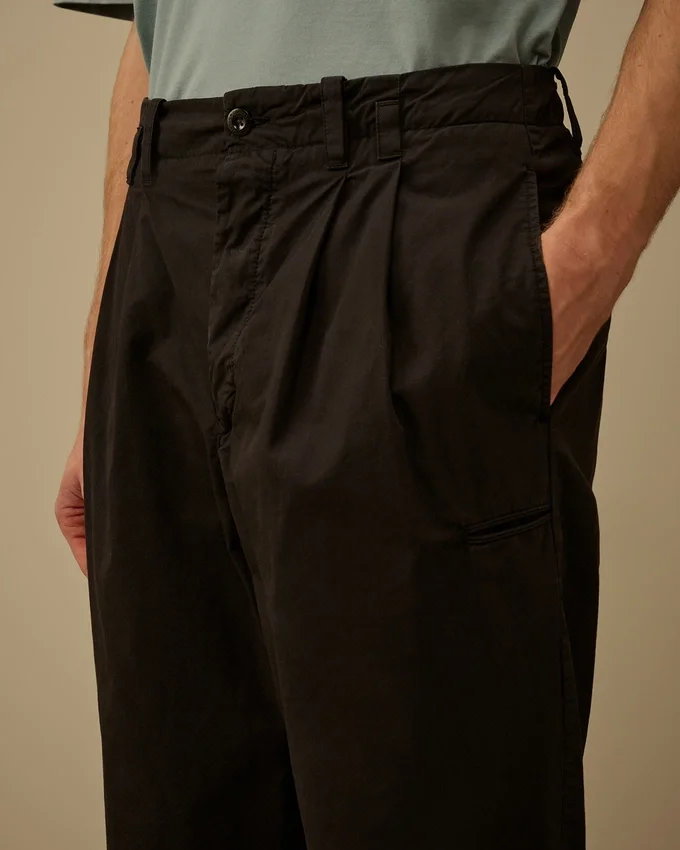 Pantalones holgados con pinzas de gabardina de algodón
