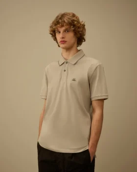 Polo de manga corta con logotipo de piqué elástico