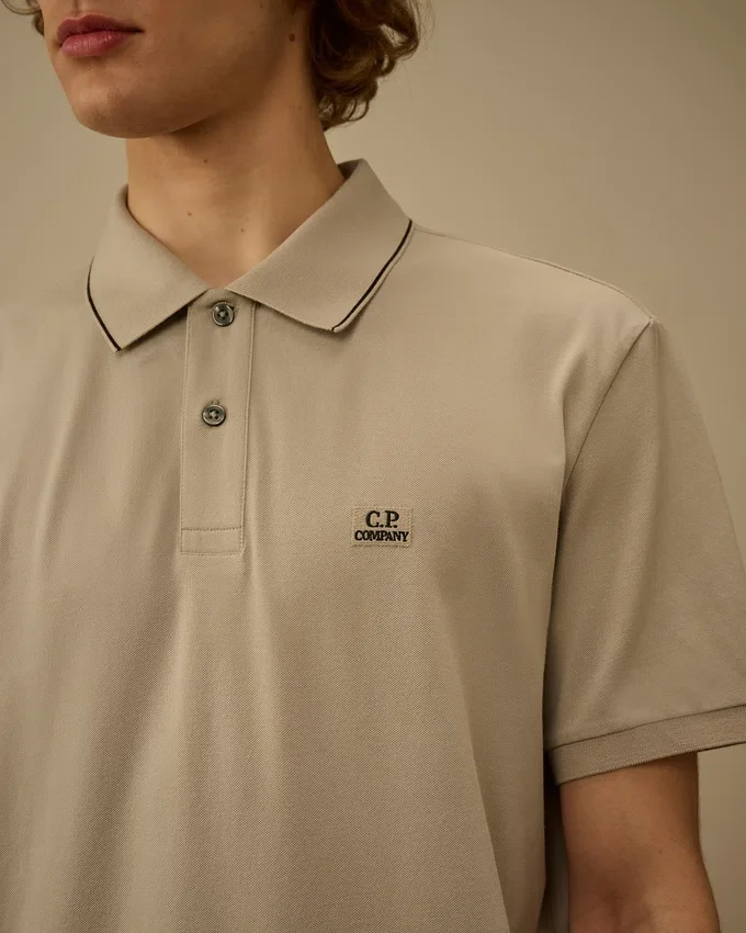 Polo de manga corta con logotipo de piqué elástico