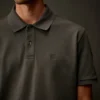 Polo de manga corta de piqué elástico de la Metropolis Series