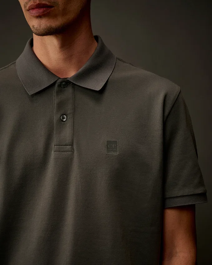 Polo de manga corta de piqué elástico de la Metropolis Series