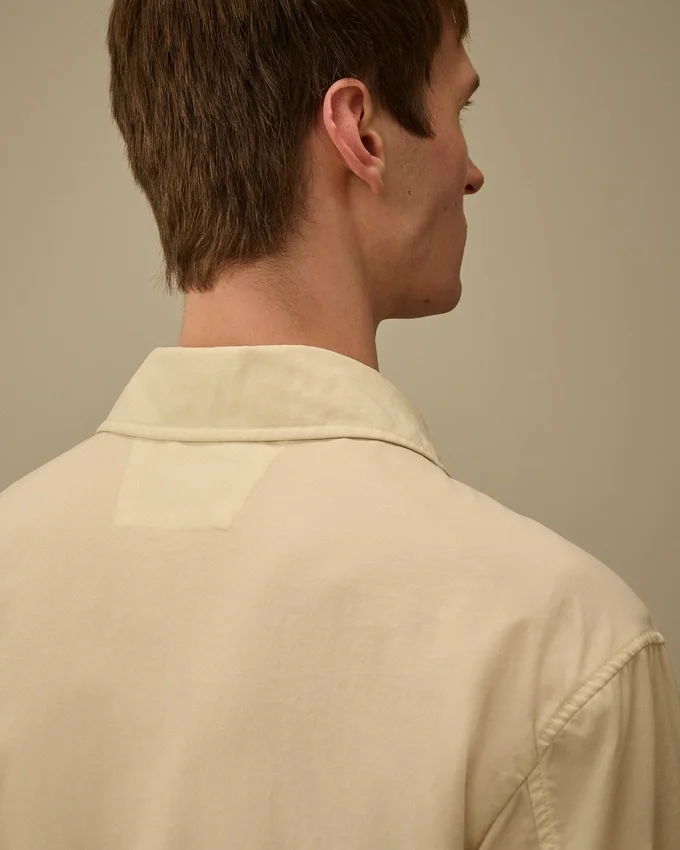 Sobrecamiseta Taylon P con detalle de lente y botones