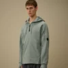 Sudadera con capucha, cremallera y forro polar en relieve diagonal