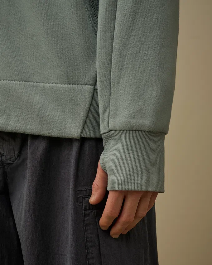 Sudadera con capucha, cremallera y forro polar en relieve diagonal