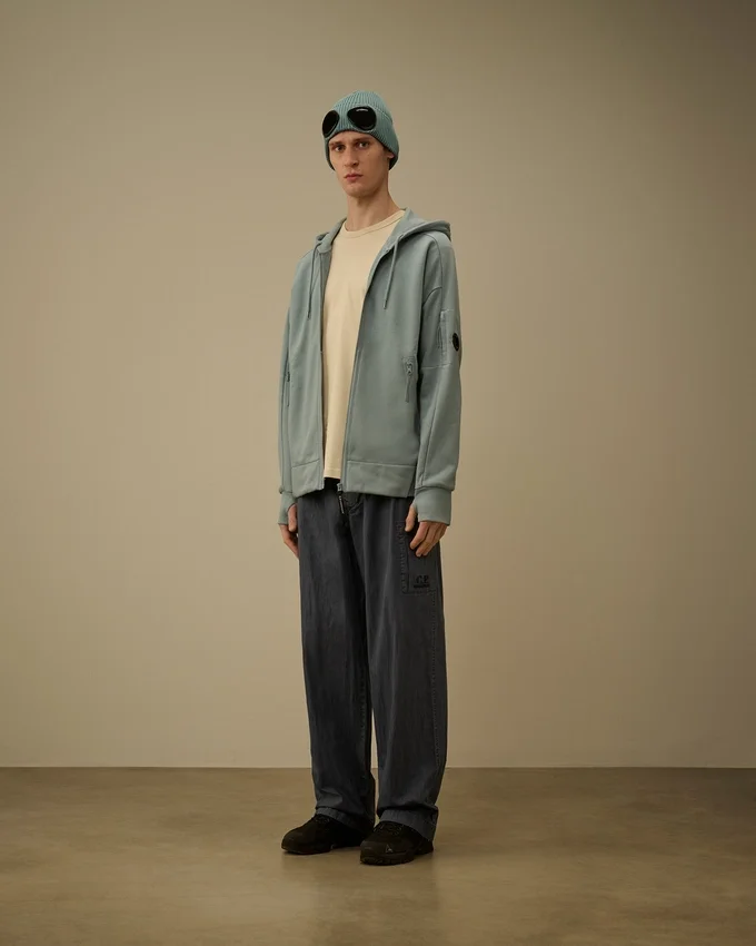 Sudadera con capucha, cremallera y forro polar en relieve diagonal
