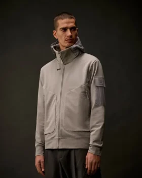 Sudadera con capucha de forro polar elástico de la Metropolis Series