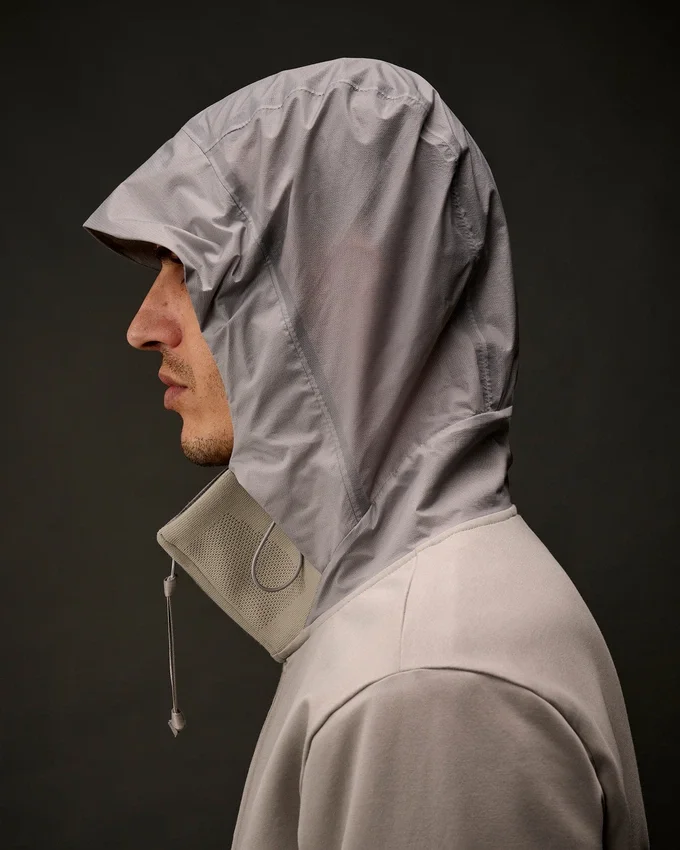 Sudadera con capucha de forro polar elástico de la Metropolis Series