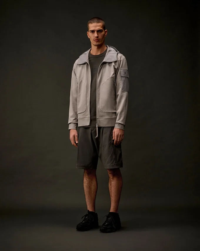 Sudadera con capucha de forro polar elástico de la Metropolis Series
